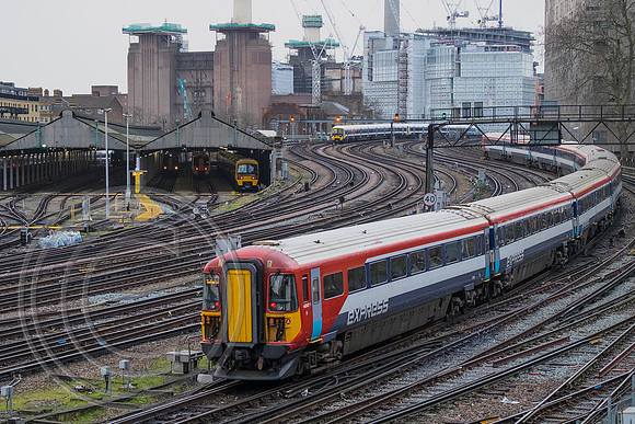 442407 1D92 London Victoria 08022016