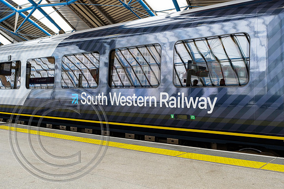 444040 SWR branding London Waterloo 04092017 - DSCF9961