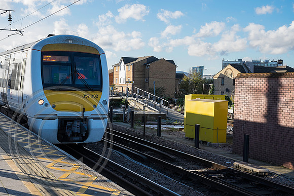 357032 2R40 West Ham 12112014