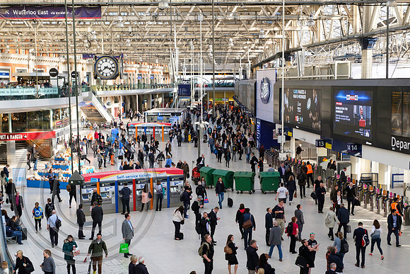 Station concourse at Waterloo 15032017 - DSCF6481