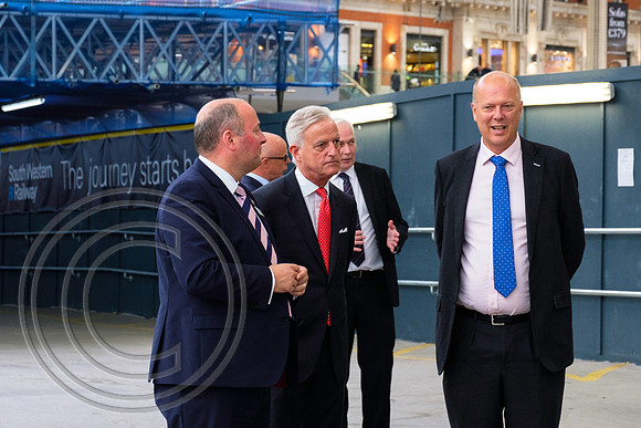 Rt Hon Chris Grayling MP London Waterloo 04092017 - DSCF9877