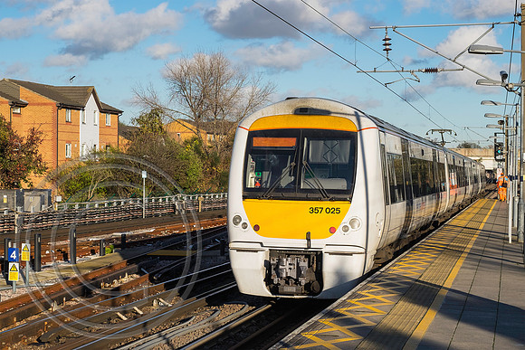 357025 2D24 West Ham 12112014