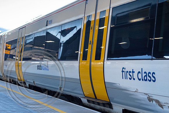 Southeastern first class bodyside branding London Bridge 15032017 - DSCF6462