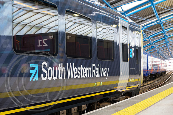 444040 SWR branding London Waterloo 04092017 - DSCF9966