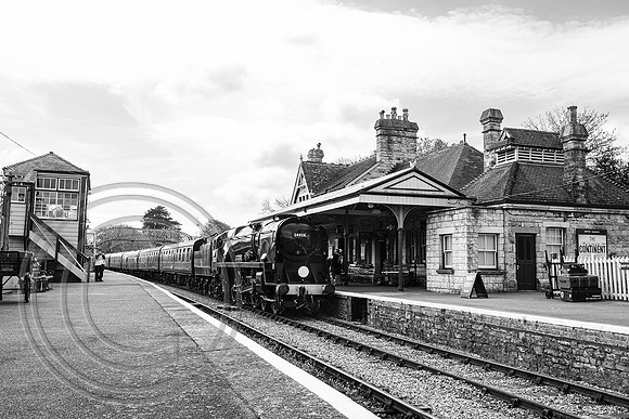 34028 2N04 Corfe Castle 05052022 B&W - DSCF4167