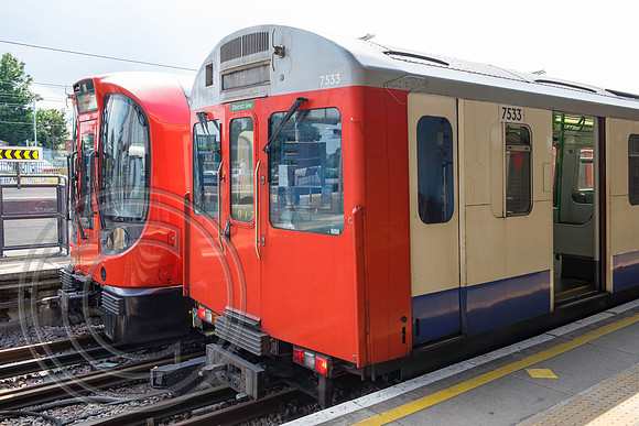 S meets D - 21497 and 7533 Upminster 27032016 2