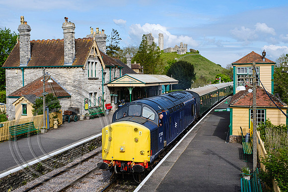 37703 2N01 Corfe Castle 05052022 - DSCF4160