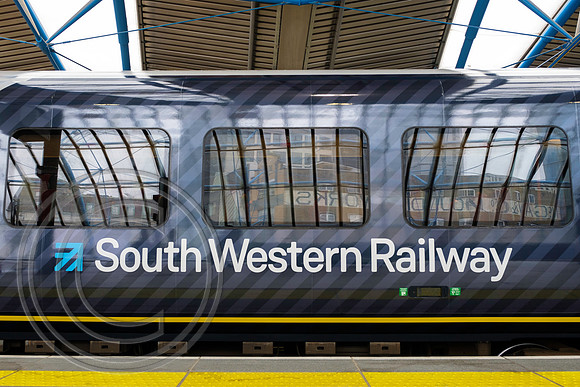 444040 SWR branding London Waterloo 04092017 - DSCF9964