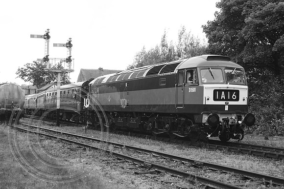 D1501 1J69 Ramsbottom 23092017 - DSCF0348 - B&W