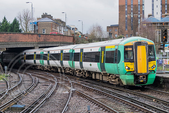 377125 2P25 Clapham Junction 10022016